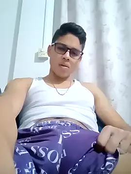 zui_lu – webcam model profile photo Image 6