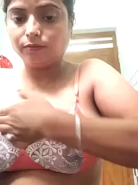 BUSTYMARINA_ – webcam model profile photo Image 3