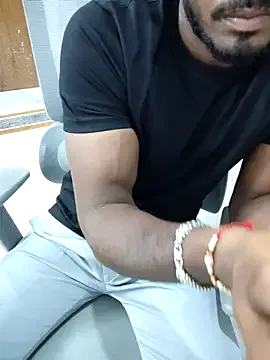 roouse – webcam model profile photo Image 11