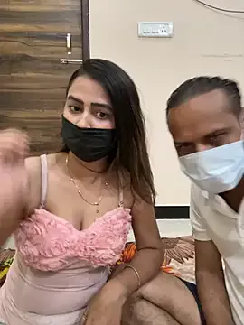 roouse – webcam model profile photo Image 4