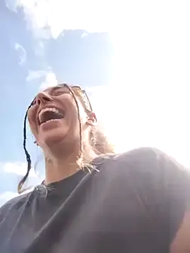 hina_porn – webcam model profile photo Image 9