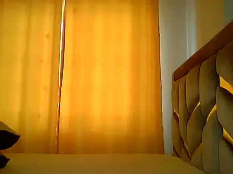  – webcam model profile photo Image 4