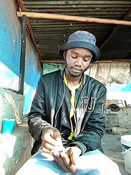 roouse – webcam model profile photo Image 5