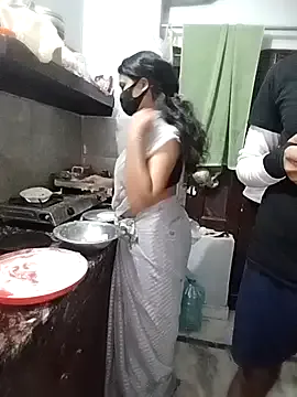 krysstal003 – webcam model profile photo Image 2