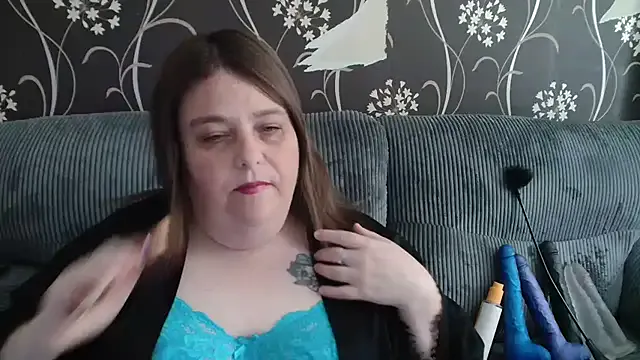 nikkiloveee – webcam model profile photo Image 3