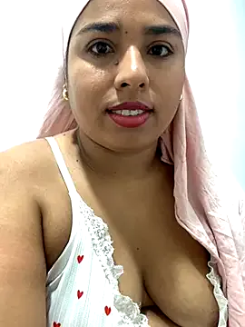 roouse – webcam model profile photo Image 11