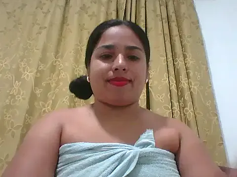 roouse – webcam model profile photo Image 12