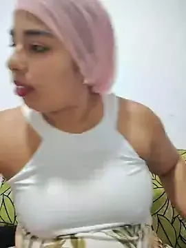 roouse – webcam model profile photo Image 9