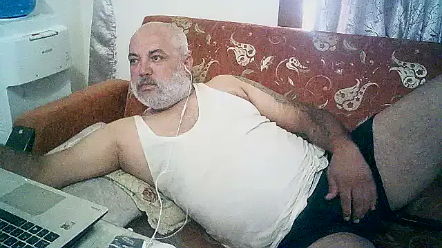 roouse – webcam model profile photo Image 14