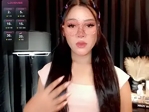 Shiny_Jennifer – webcam model profile photo Image 2