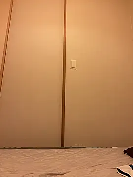 roouse – webcam model profile photo Image 13