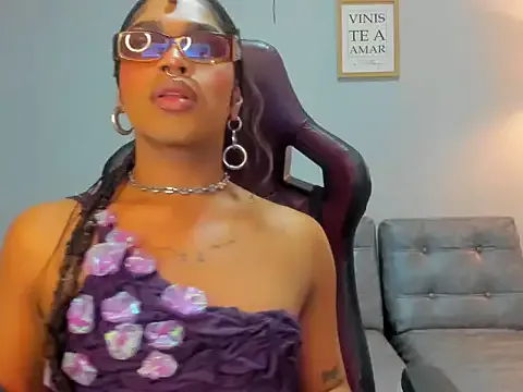 NATINATU252525 – webcam model profile photo Image 3