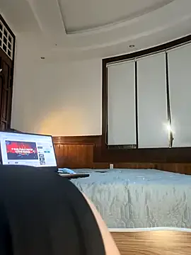 Emilly_Hart – webcam model profile photo Image 3