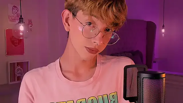 roouse – webcam model profile photo Image 18