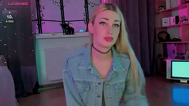  – webcam model profile photo Image 4