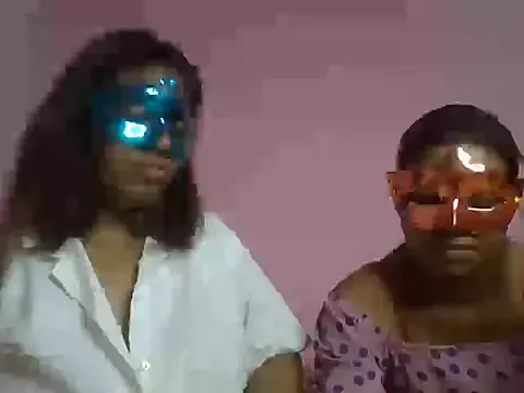 roouse – webcam model profile photo Image 3