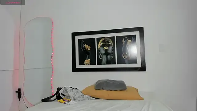  – webcam model profile photo Image 7