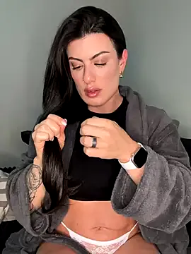 _Alicee_1 – webcam model profile photo Image 4