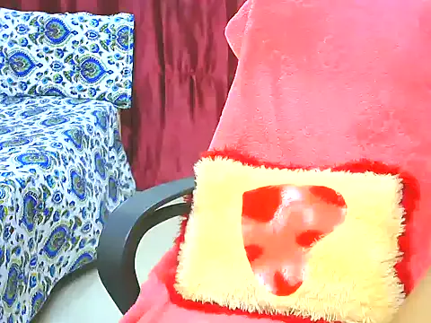 roouse – webcam model profile photo Image 10