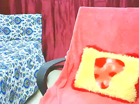 roouse – webcam model profile photo Image 9