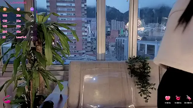 Isabella_Varella – webcam model profile photo Image 10