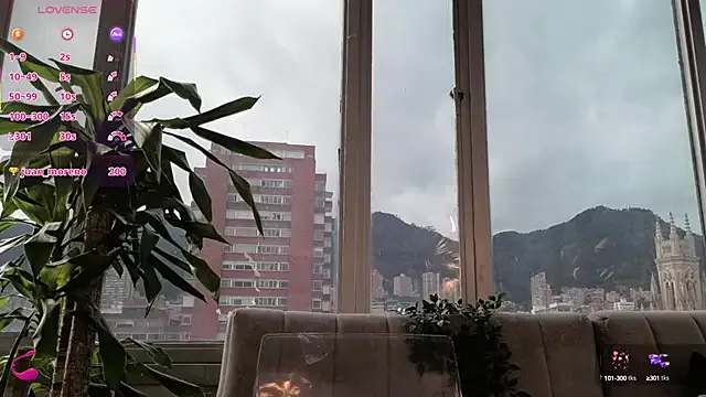 Isabella_Varella – webcam model profile photo Image 2