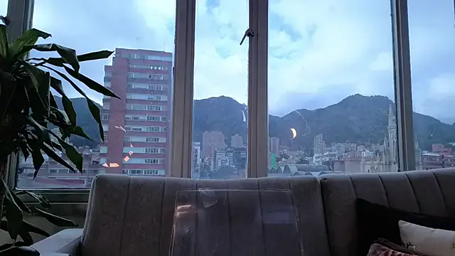 Isabella_Varella – webcam model profile photo Image 6