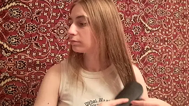 roouse – webcam model profile photo Image 2