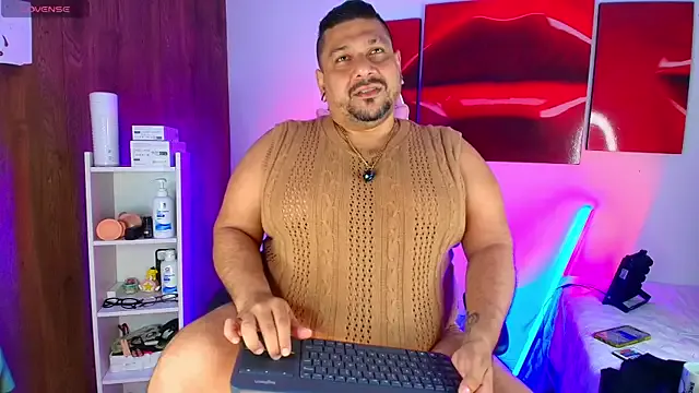  – webcam model profile photo Image 19