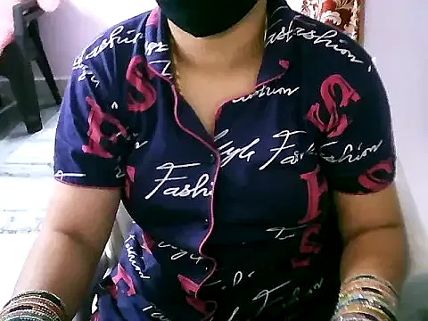 hina_porn – webcam model profile photo Image 12