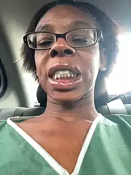 DollyTall – webcam model profile photo Image 4