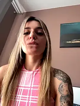 roouse – webcam model profile photo Image 18