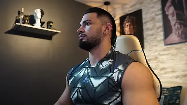 roouse – webcam model profile photo Image 3