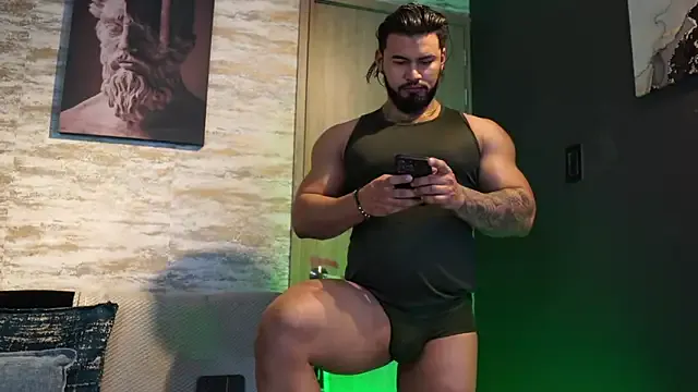 roouse – webcam model profile photo Image 8