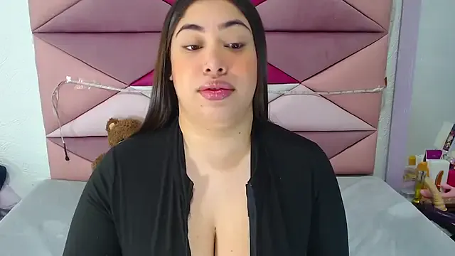  – webcam model profile photo Image 5