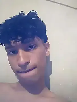 roouse – webcam model profile photo Image 2