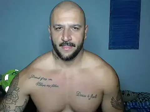 roouse – webcam model profile photo Image 2