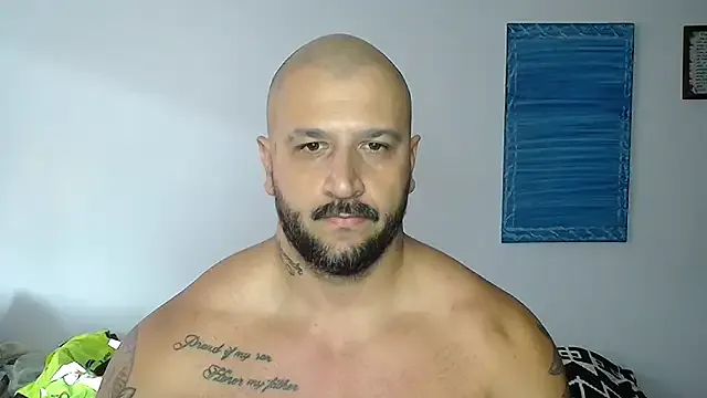 roouse – webcam model profile photo Image 3