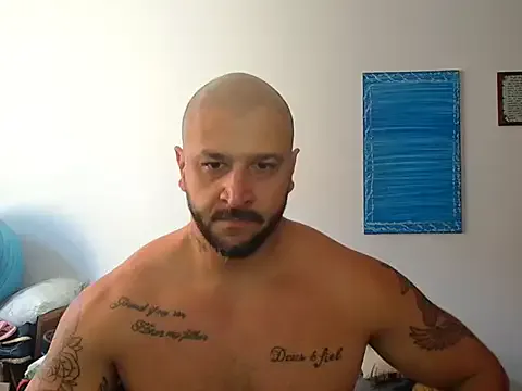 roouse – webcam model profile photo Image 5