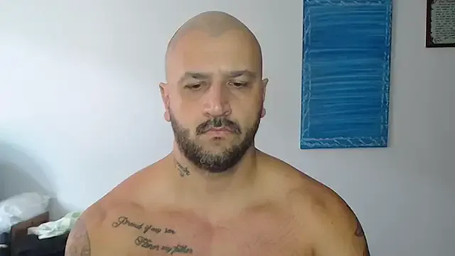 roouse – webcam model profile photo Image 9