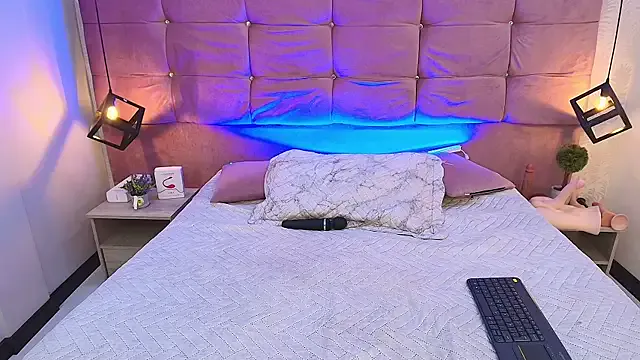 Mia--meow – webcam model profile photo Image 5