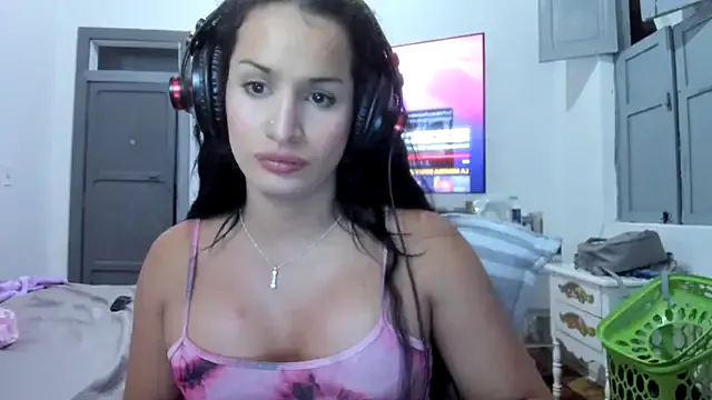  – webcam model profile photo Image 16