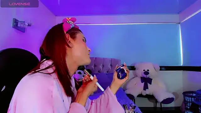 Shiny_Jennifer – webcam model profile photo Image 4