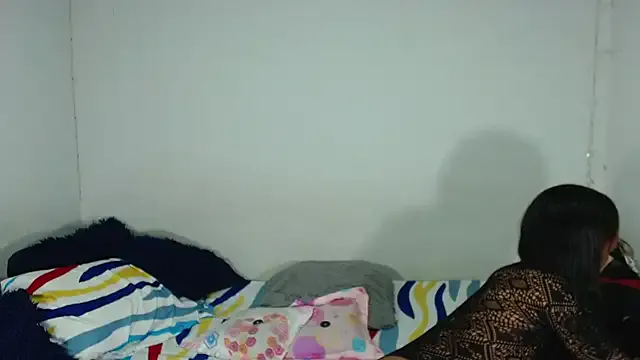 roouse – webcam model profile photo Image 16