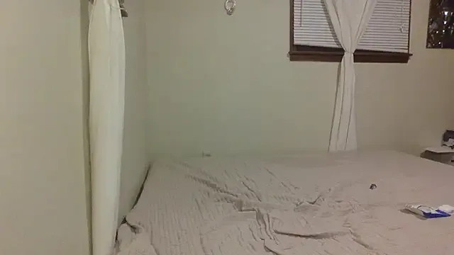 roouse – webcam model profile photo Image 7