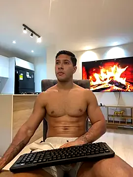  – webcam model profile photo Image 12