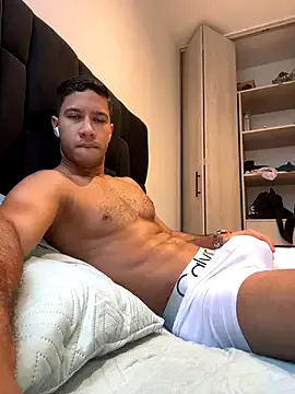  – webcam model profile photo Image 4