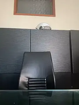 roouse – webcam model profile photo Image 8