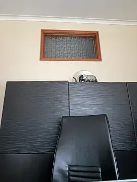 roouse – webcam model profile photo Image 9