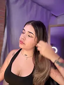 LT-333 – webcam model profile photo Image 6